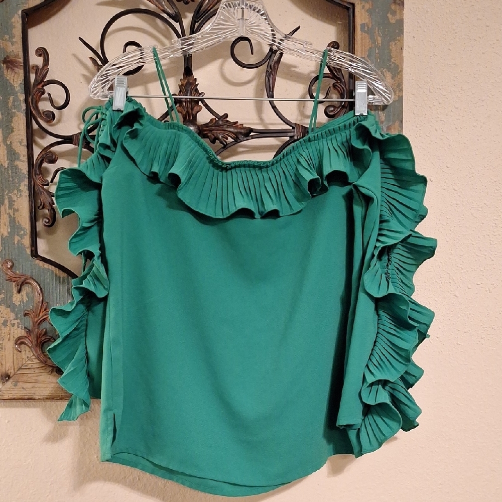Vibrant Green Ruffled Cold Shoulder Blouse. NWOT Size SMALL - Picture 7 of 9